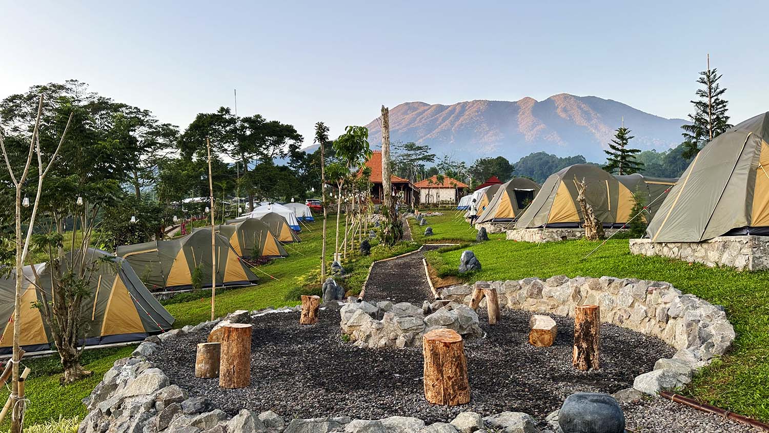8 Rekomendasi Glamping di Bogor Murah & Nyaman dengan View Alam Indah
