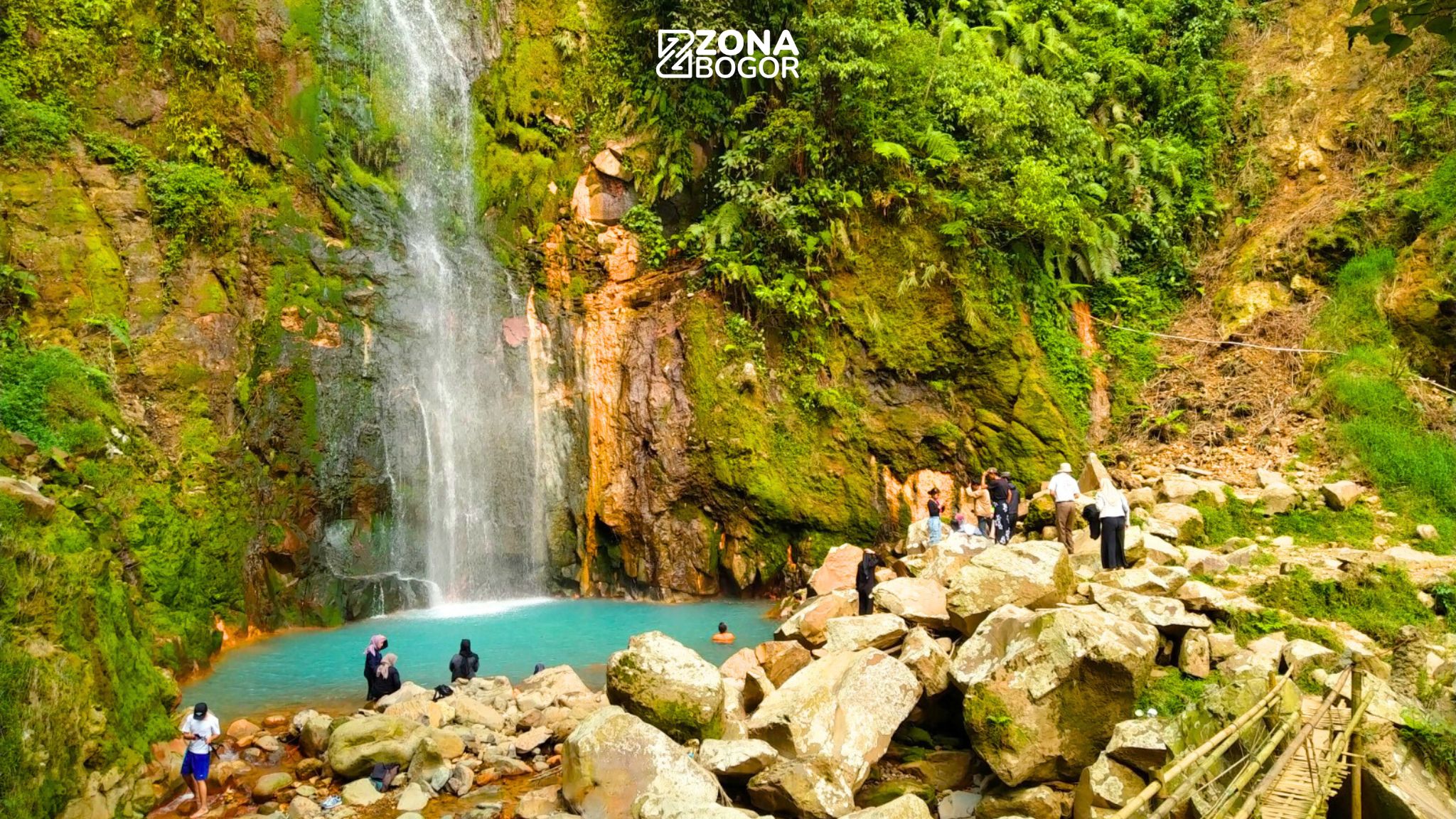 Keindahan Curug Pasir Reungit Bogor, Airnya Berwarna Biru Tosca