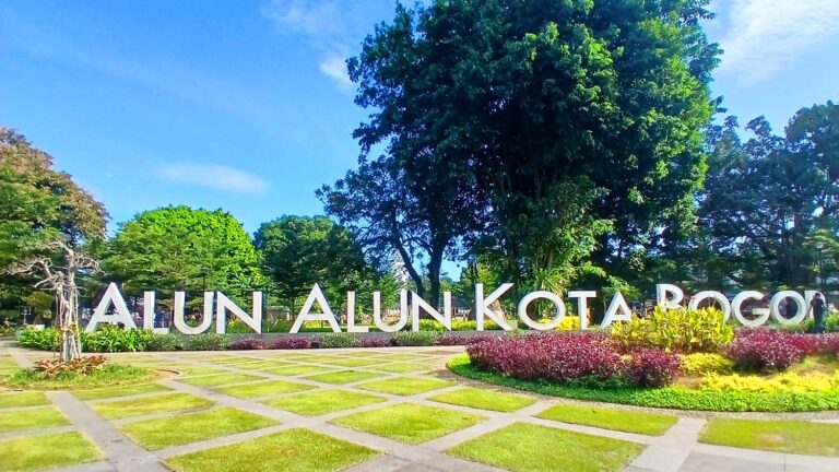 Dedie Rachim Temukan Barang-Barang PKL di Alun-Alun Kota Bogor…