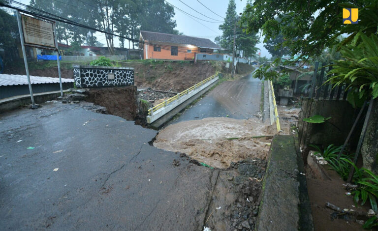 Enam Jembatan Putus Akibat Banjir Bandang di Cisarua, Pemerintah Siapkan Langkah Penanganan - bencana puncak bogor