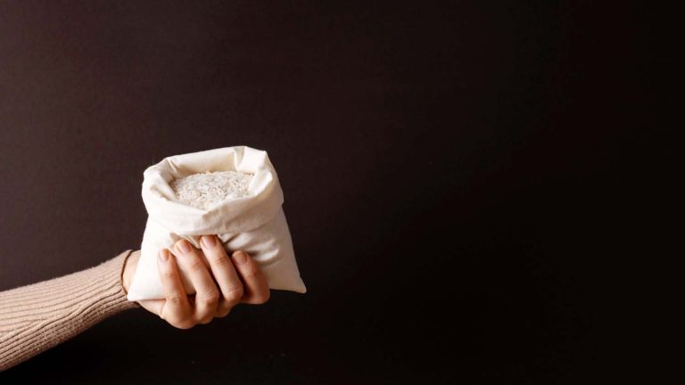 Orang yang Mengeluarkan Zakat Disebut Muzakki, Ini Penjelasannya