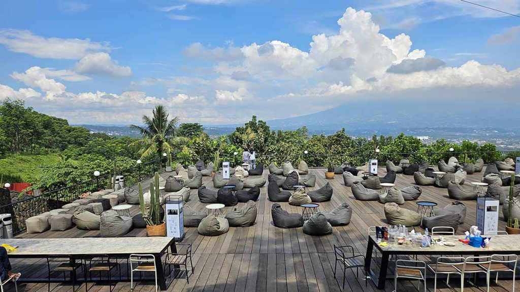 Kopi Nako Kebon Jati Ngopi Santai di Bawah Naungan Pohon Jati