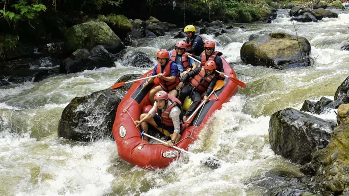 Serunya Rafting di Bogor, Menaklukkan Jeram Sungai Cisadane bersama Operator Legal dan Aman copy